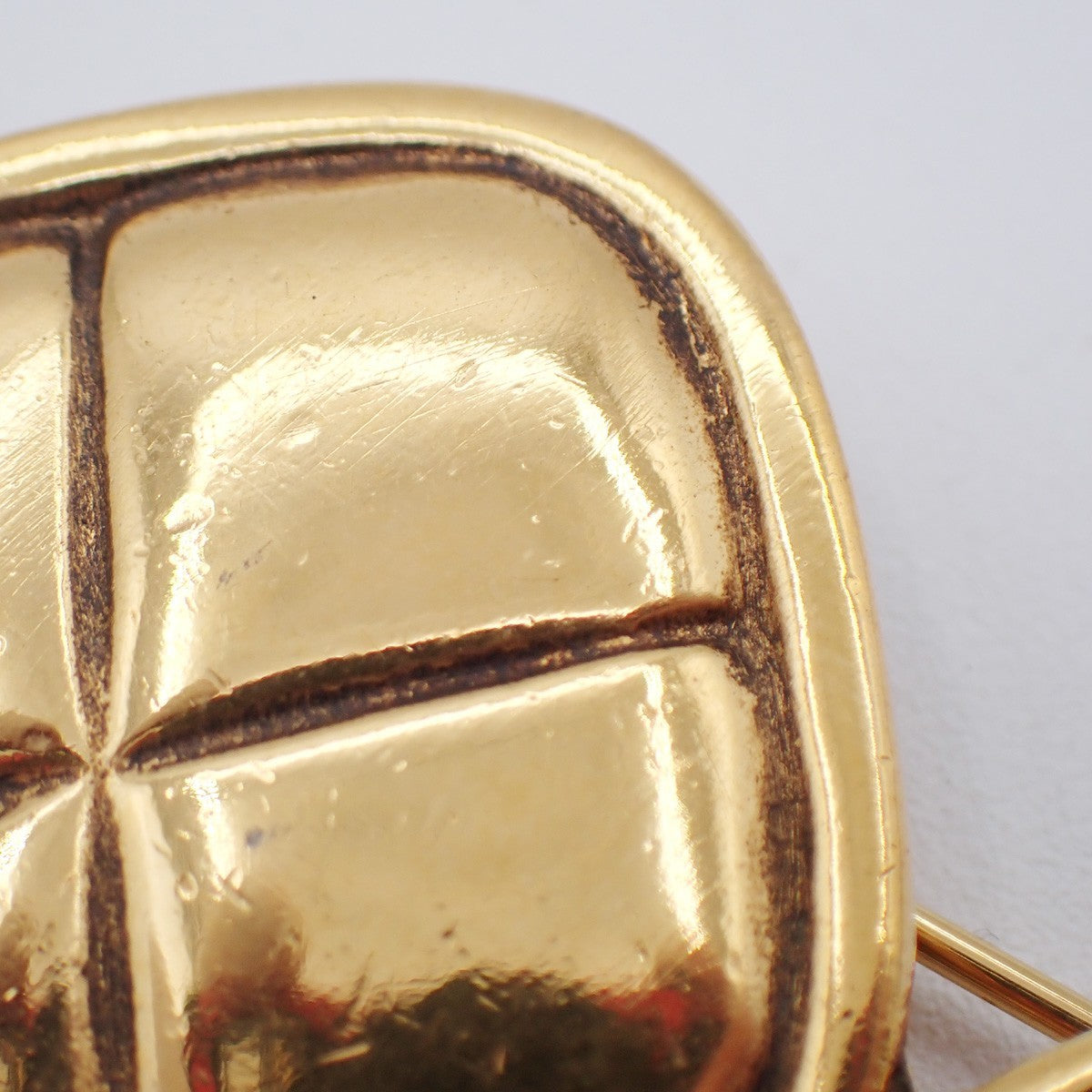 CHANEL Matelasse Pin Brooch Gold-Plated France Accessory Vintage 30RL990