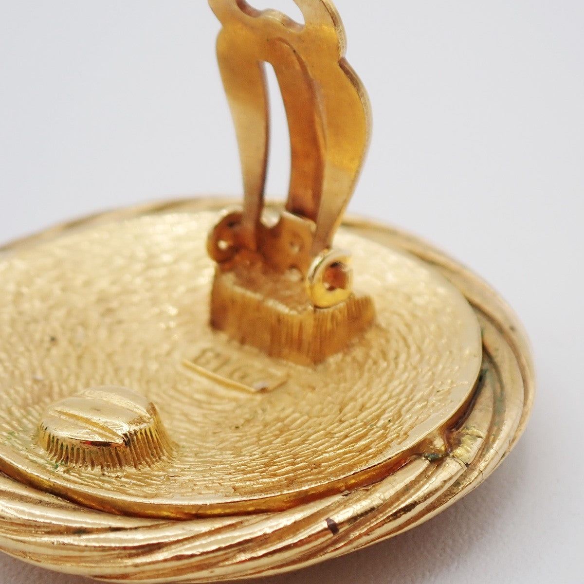 CHANEL CC Logo Round Button Earrings 93P Clip-On Gold France 85RF851