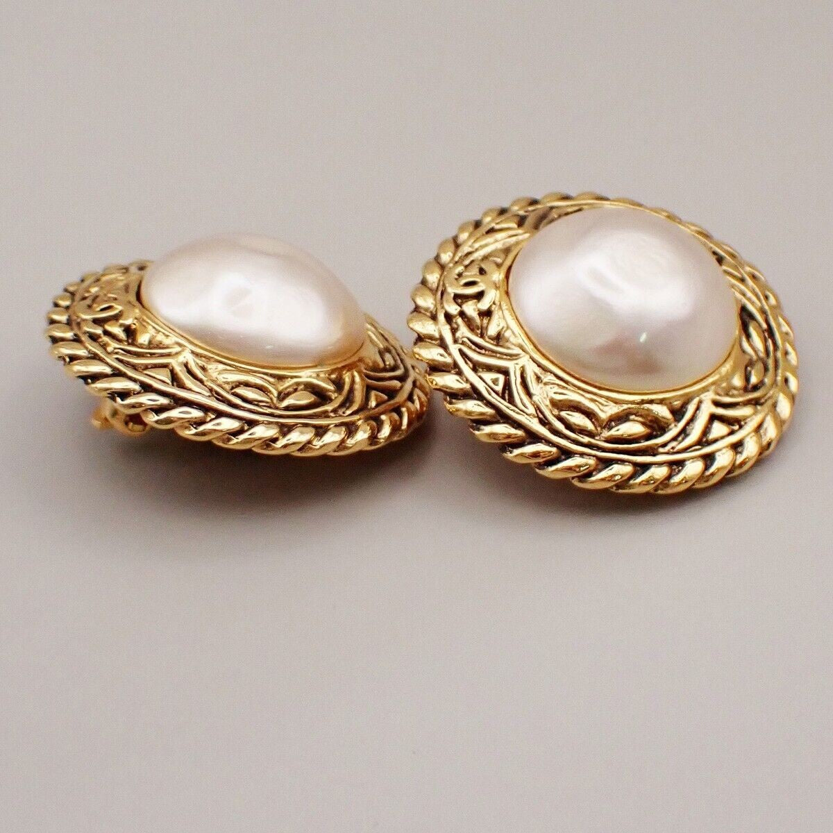 CHANEL CC Imitation Pearl Round Button Earrings Clip-On Gold France 36RK162