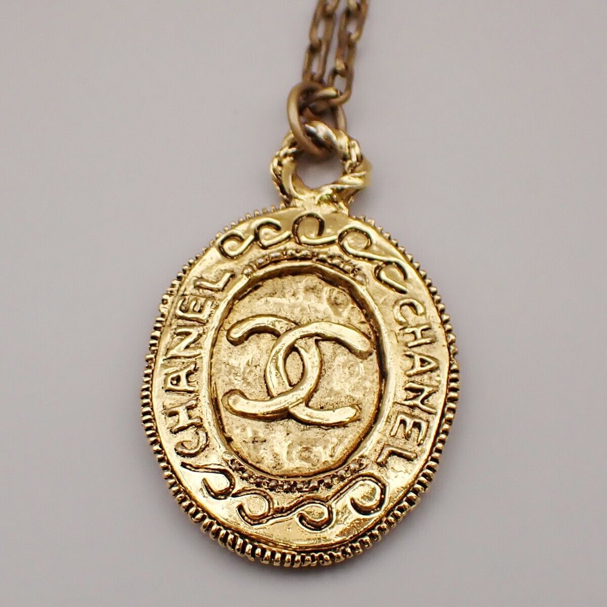 CHANEL CC Logo Chain Necklace Pendant Gold GHW France Vintage 37YG568