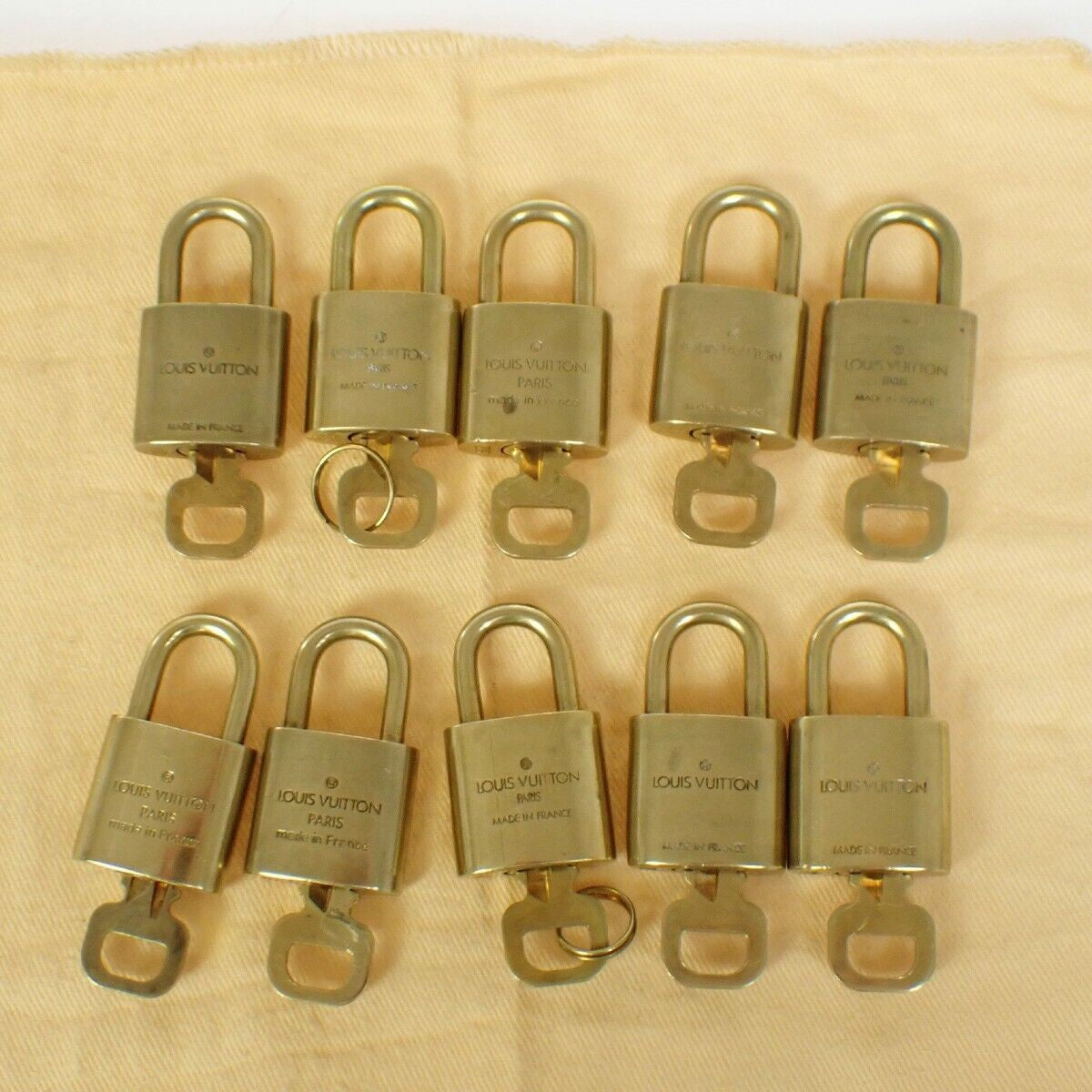 LOUIS VUITTON LV 10 SET PADLOCK KEY BAG CHARM CADENA GOLD PLATED FRANCE 37SH951