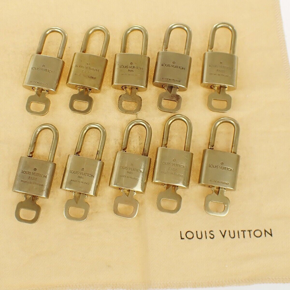 LOUIS VUITTON LV 10 SET PADLOCK KEY BAG CHARM CADENA GOLD PLATED FRANCE 80EB424