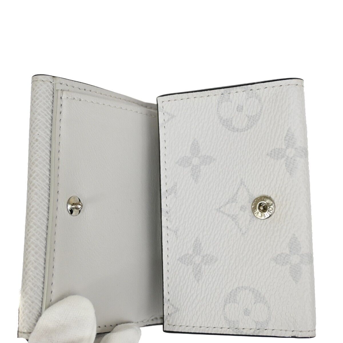 LOUIS VUITTON Discovery Compact Trifold Wallet Taigarama Leather M67621 39FA050