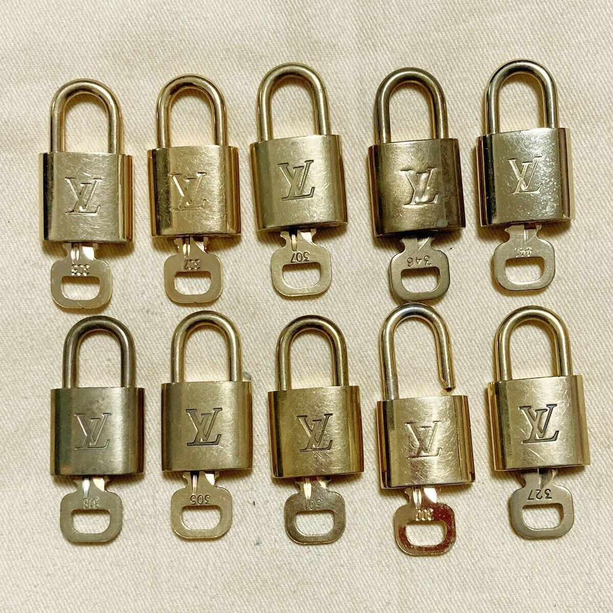 LOUIS VUITTON LV 10 SET PADLOCK KEY BAG CHARM CADENA GOLD PLATED FRANCE 39PDA063