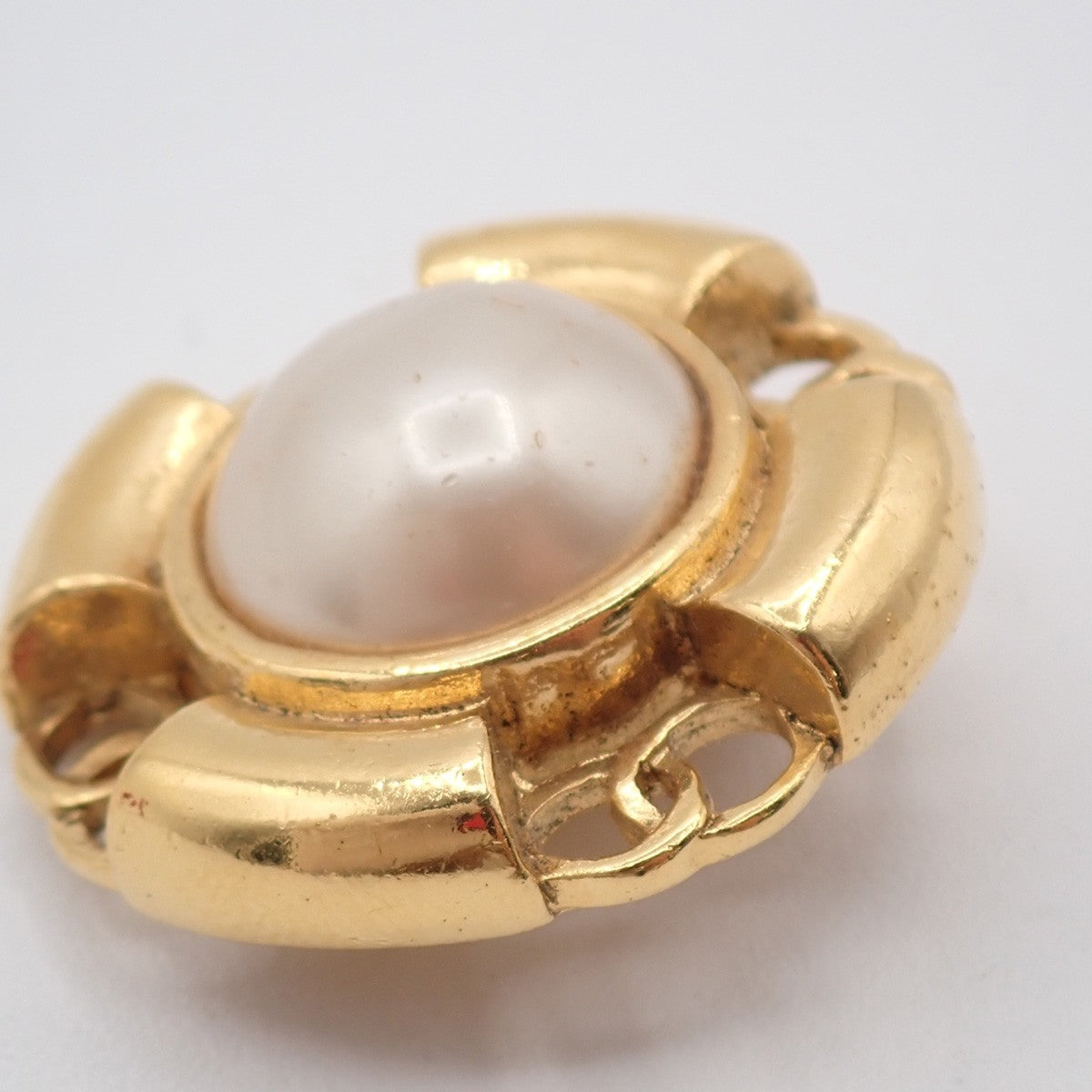 CHANEL CC Imitation Pearl Round Button Earrings Clip-On 93A GHW Vintage 30RF855