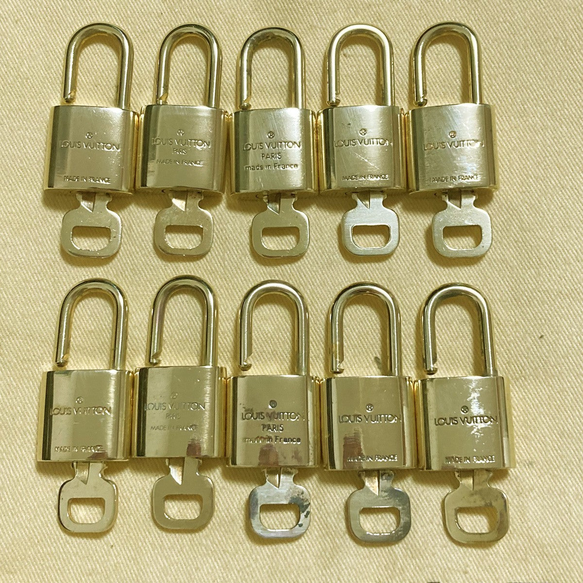 LOUIS VUITTON LV 10 SET PADLOCK KEY CHARM CADENA GOLD-PLATED FRANCE 31PDA301