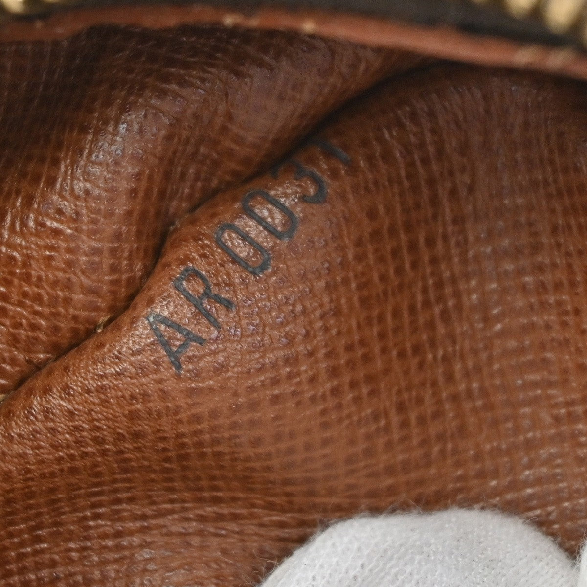 LOUIS VUITTON Nile Crossbody Shoulder Bag Monogram Leather Brown M45244 77YJ009