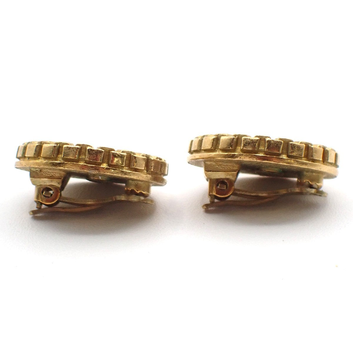 CHANEL CC Logo Round Button Earrings 95P Clip-On Gold GHW France Vintage 67RL677