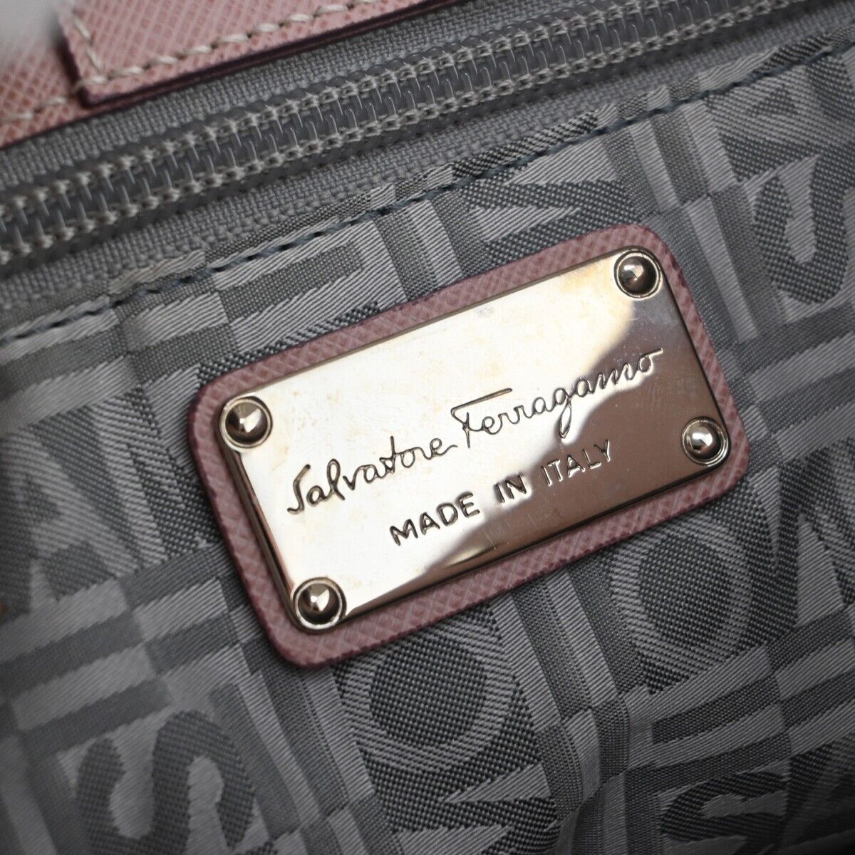 SALVATORE FERRAGAMO Gancini Hand Bag Leather Pink Silver Made in Italy 31EA709