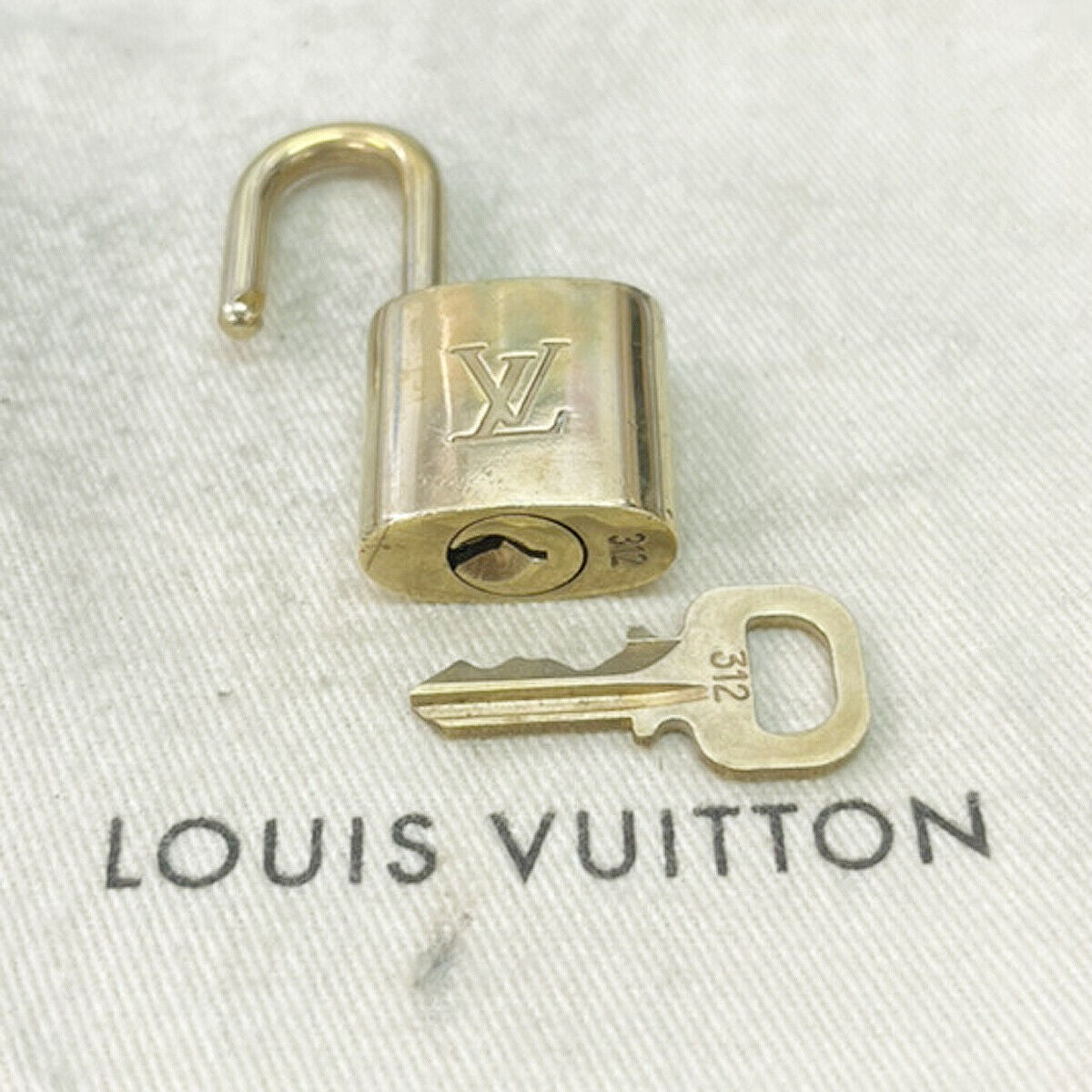 LOUIS VUITTON LV 10 SET PADLOCK CADENA KEY BAG CHARM GOLD PLATED FRANCE 35JF482