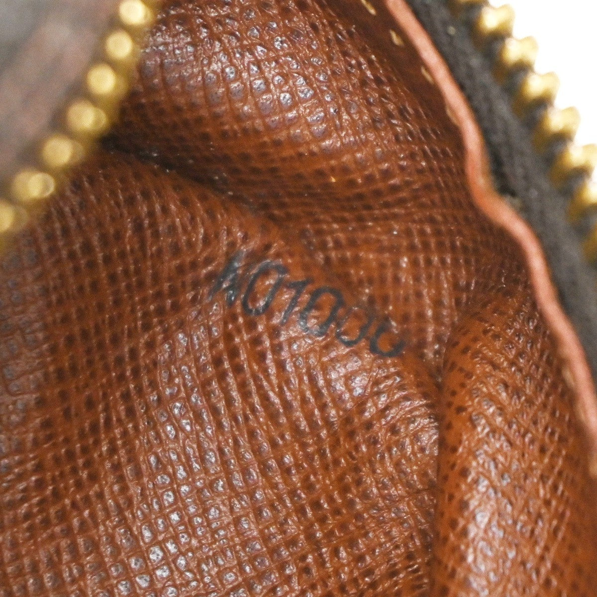 LOUIS VUITTON Nile Crossbody Shoulder Bag Monogram Leather Brown M45244 30CA617