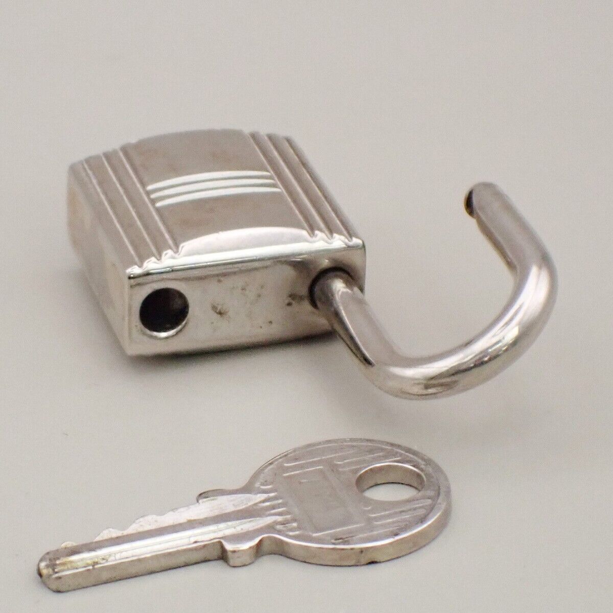 HERMES Logo 5 Set Padlock Key Bag Charm Cadena Silver-Plated Accessroy 37KA556