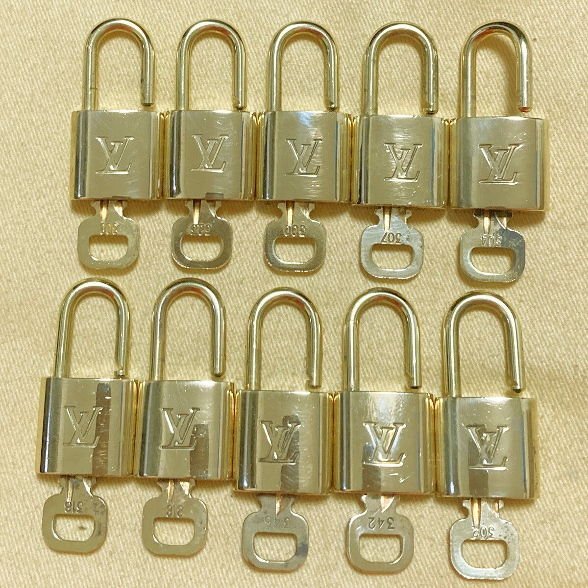 LOUIS VUITTON LV 10 SET PADLOCK KEY CHARM CADENA GOLD-PLATED FRANCE 31PDA236
