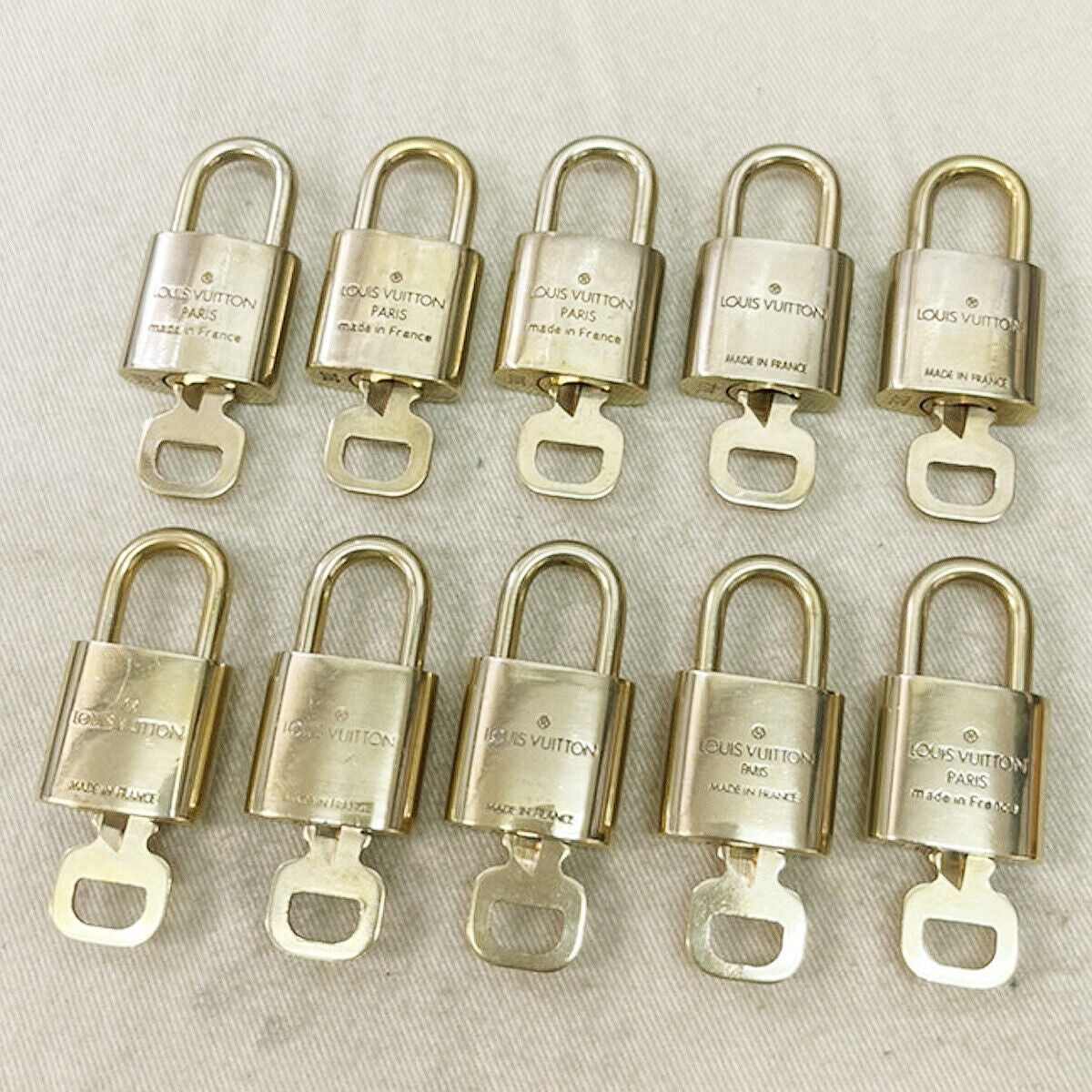 LOUIS VUITTON LV 10 SET PADLOCK CADENA KEY BAG CHARM GOLD PLATED FRANCE 35JF482
