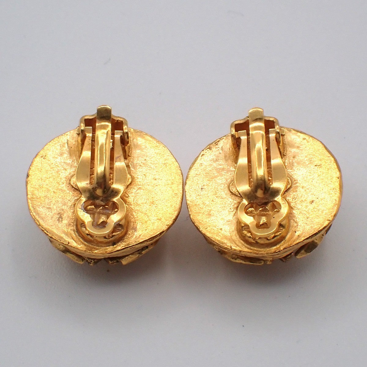 CHANEL CC Logo Imitation Pearl Round Button Earrings 94A Clip-On Gold 32RL807