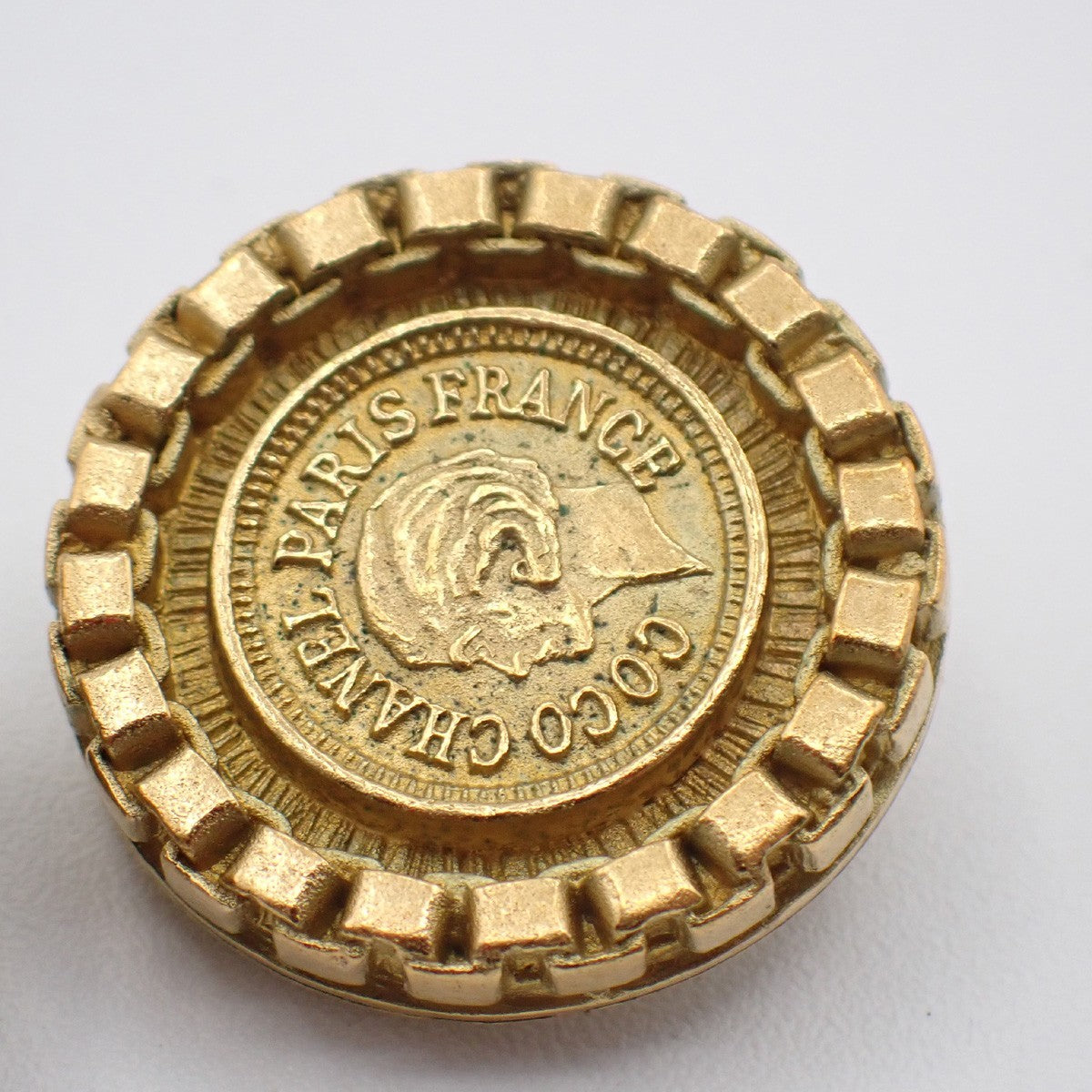 CHANEL CC Logo Round Button Earrings 95P Clip-On Gold GHW France Vintage 67RL677