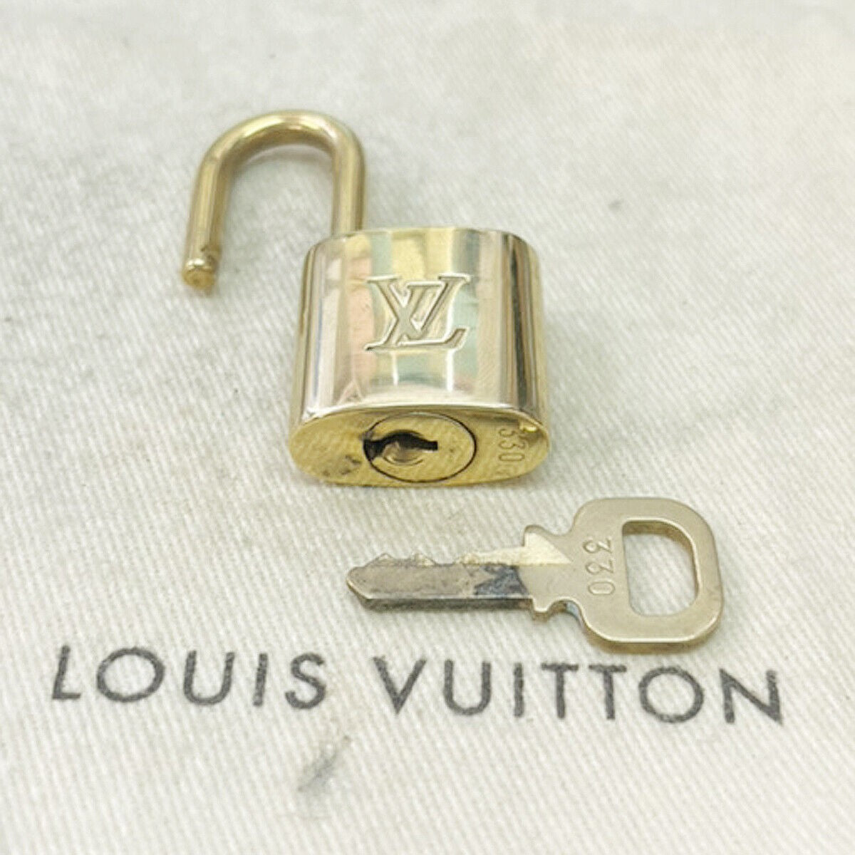 LOUIS VUITTON LV 10 SET PADLOCK KEY CHARM CADENA GOLD-PLATED FRANCE 33JF478