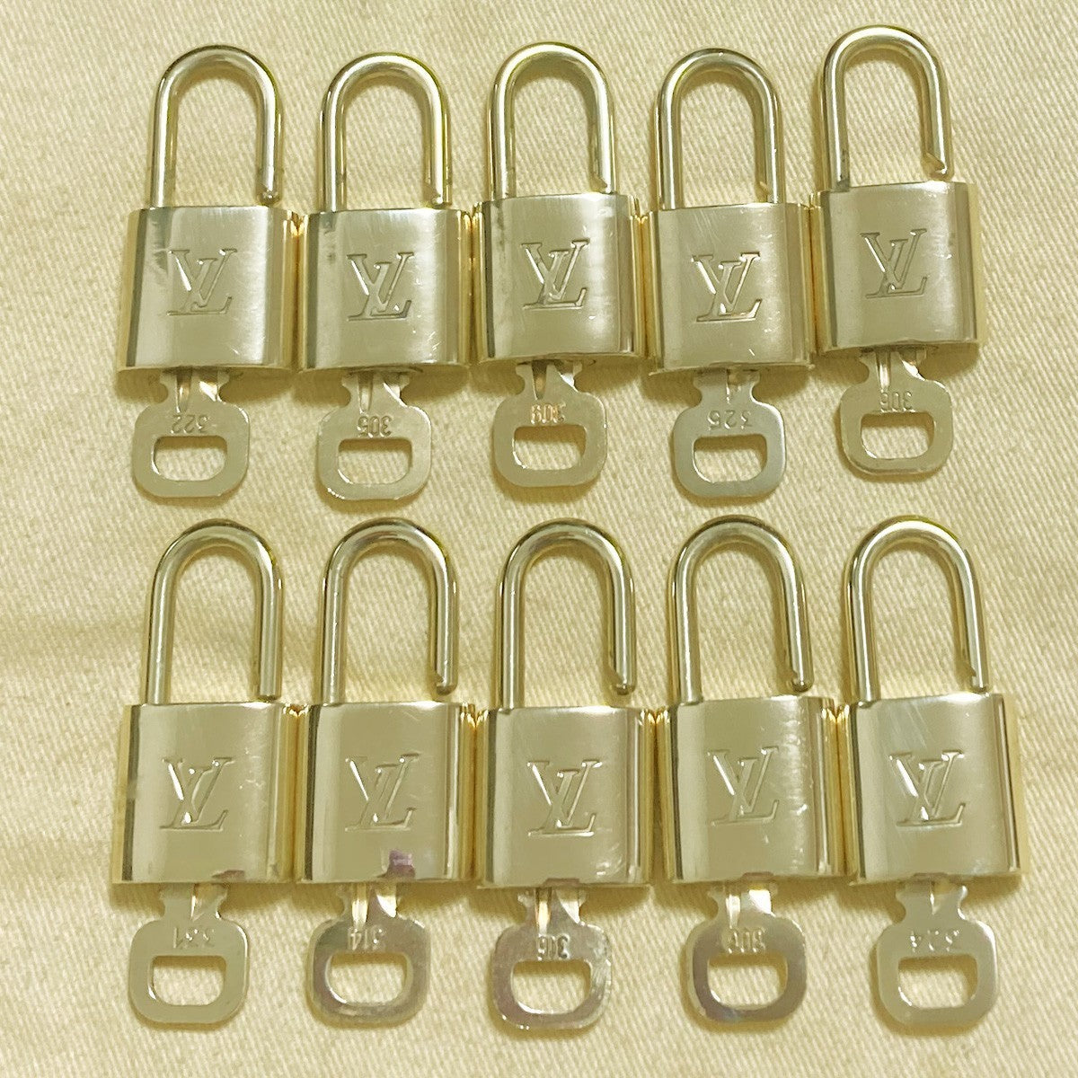 LOUIS VUITTON LV 10 SET PADLOCK KEY CHARM CADENA GOLD-PLATED FRANCE 37PDA276