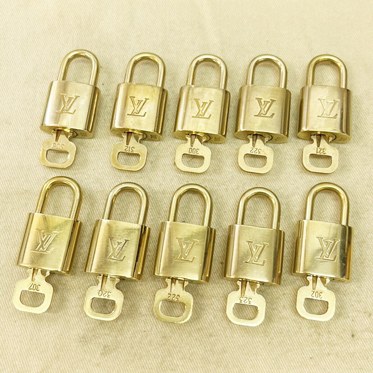 LOUIS VUITTON LV 10 SET PADLOCK CADENA KEY BAG CHARM GOLD PLATED FRANCE 35JF482