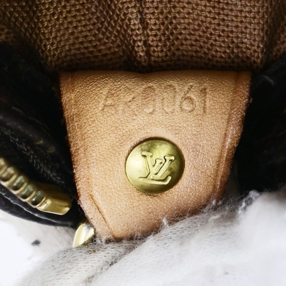 LOUIS VUITTON Cabas Mezzo Shoulder Bag Monogram Leather Brown M51151 81KD117