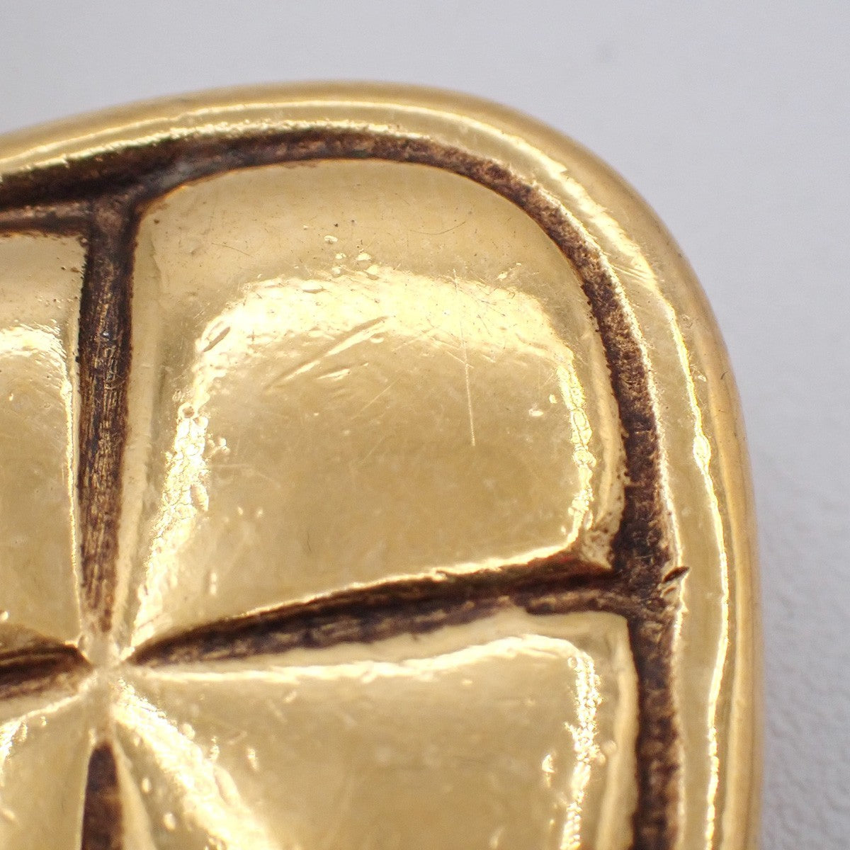 CHANEL Matelasse Pin Brooch Gold-Plated France Accessory Vintage 30RL990