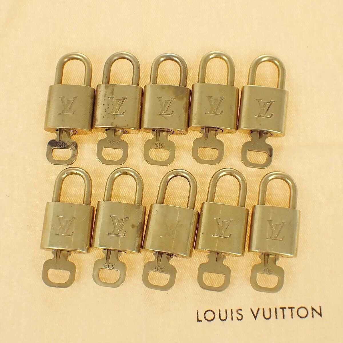 LOUIS VUITTON LV 10 SET PADLOCK KEY BAG CHARM CADENA GOLD PLATED FRANCE 35YE913