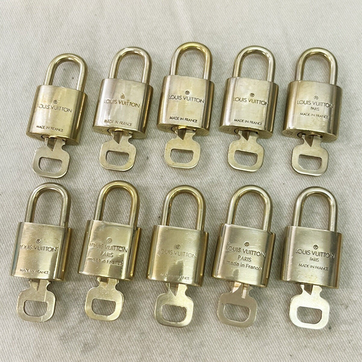 LOUIS VUITTON LV 10 SET PADLOCK CADENA KEY BAG CHARM GOLD PLATED FRANCE 35JF483