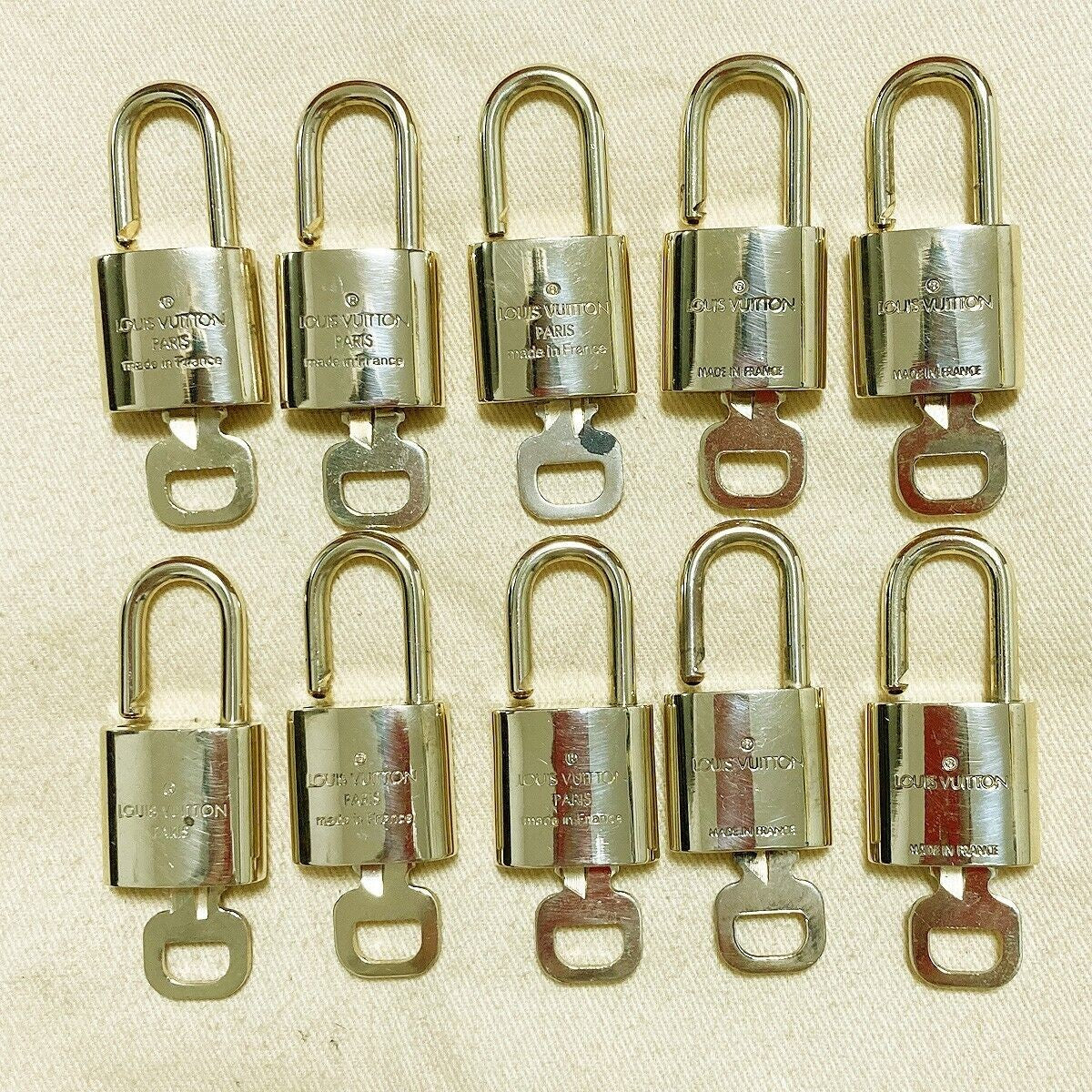 LOUIS VUITTON LV 10 SET PADLOCK KEY BAG CHARM CADENA GOLD PLATED FRANCE 39PDA099