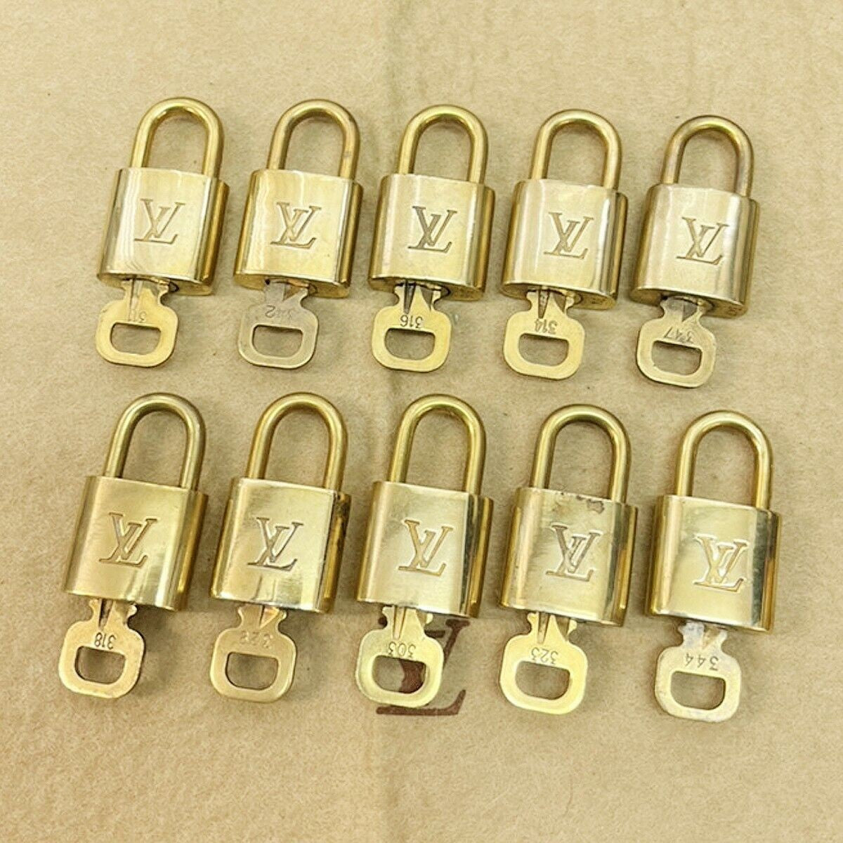 LOUIS VUITTON LV 10 SET PADLOCK KEY BAG CHARM CADENA GOLD-PLATED FRANCE 35JF652