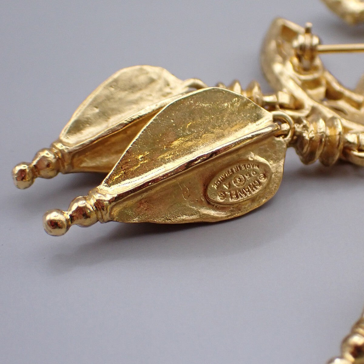 CHANEL CC Logo Heart Drop Earrings 97P Clip-On Gold GHW France Vintage 600RK641