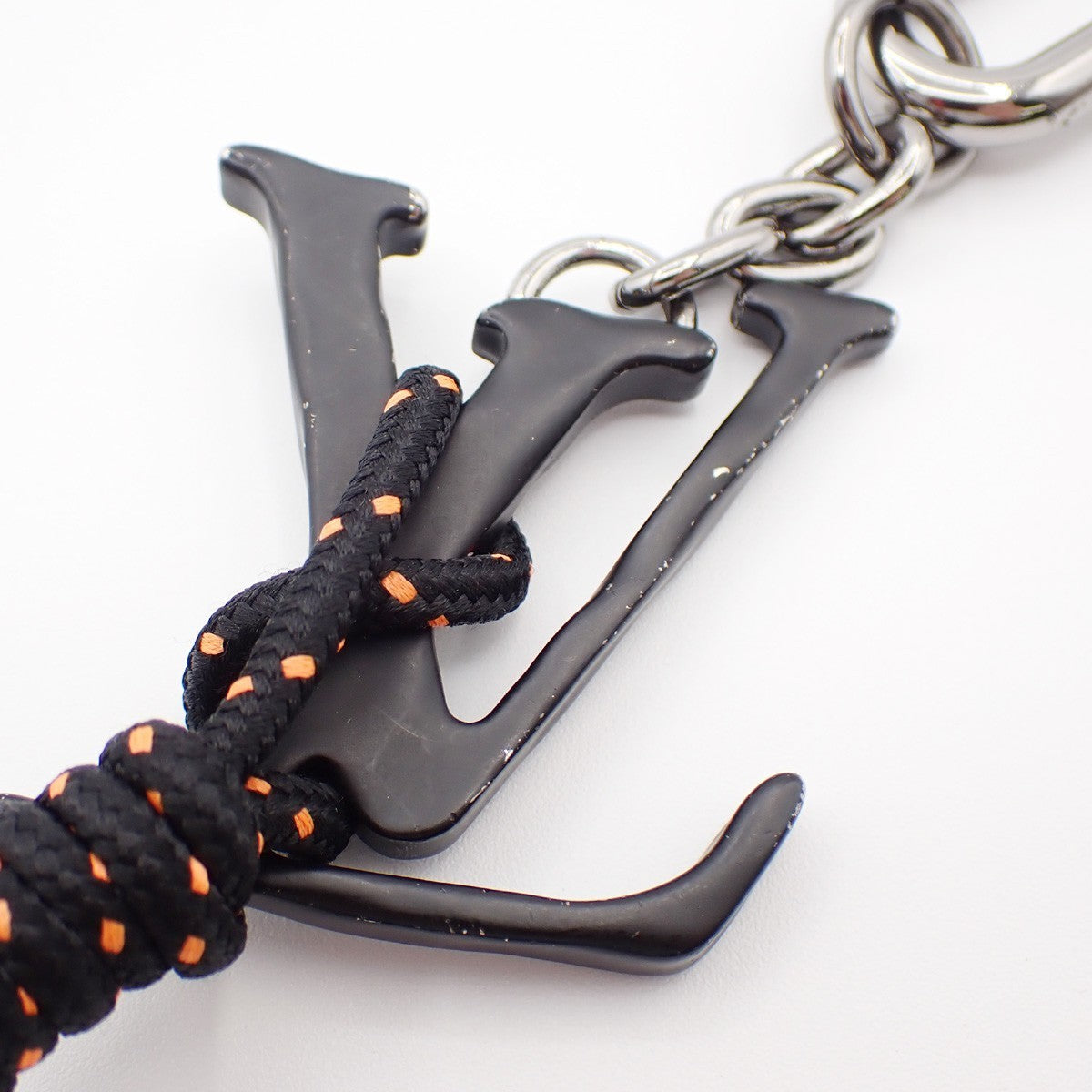 LOUIS VUITTON Porete Cles LV Shaped Rope Key Chain Black Silver MP2617 32KP063