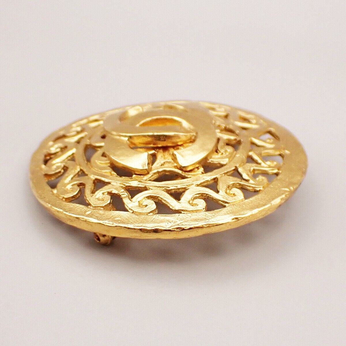 CHANEL CC Logo Round Pin Brooch 95A GHW France Accessory Vintage 89RK707