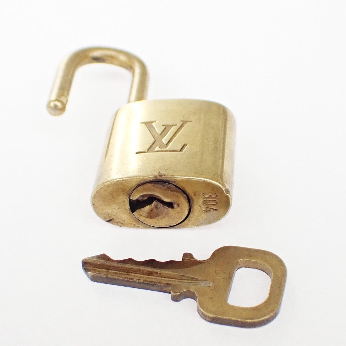 LOUIS VUITTON LV 10 SET PADLOCK KEY BAG CHARM CADENA GOLD PLATED FRANCE 37YG108