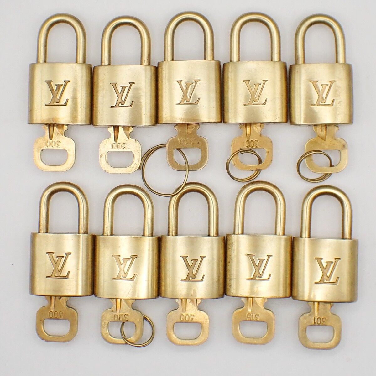 LOUIS VUITTON LV 10 Set  Padlock Key Bag Charm Cadena Gold Plated France 39YF668