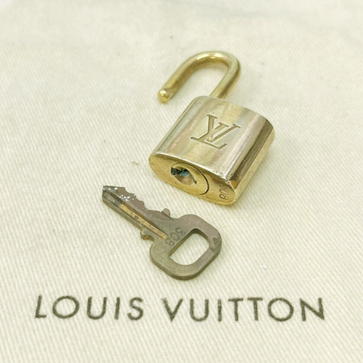 LOUIS VUITTON LV 10 SET PADLOCK KEY CHARM CADENA GOLD-PLATED FRANCE 36JF454