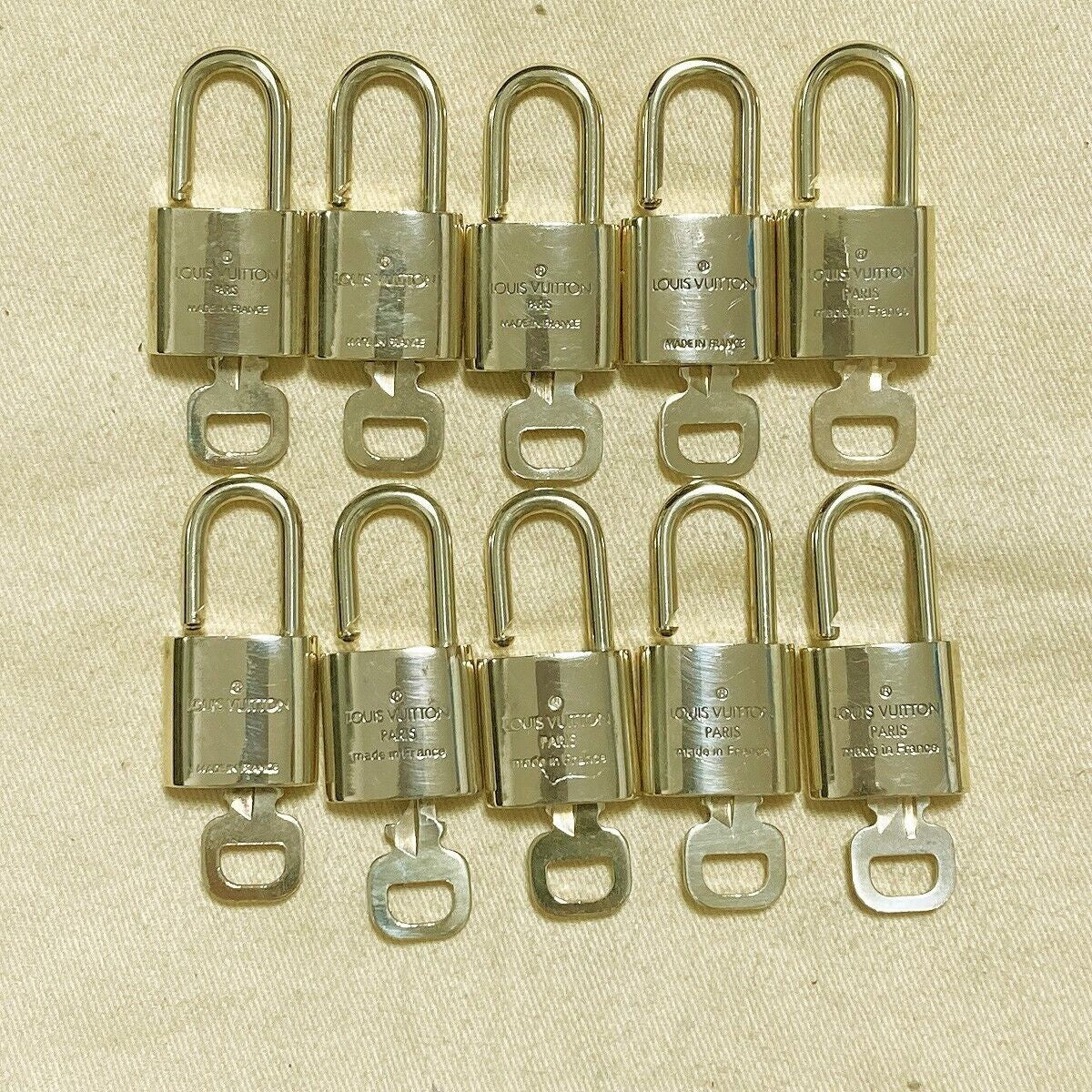 LOUIS VUITTON LV 10 SET PADLOCK KEY CHARM CADENA GOLD-PLATED FRANCE 31PDA171