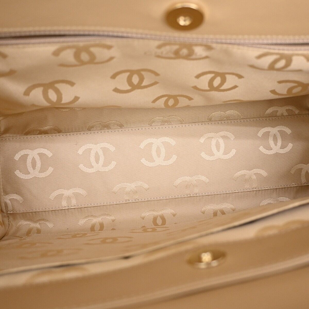 CHANEL CC Logo Matelasse Chain Shoulder Tote Bag Leather Beige GHW 305RJ393