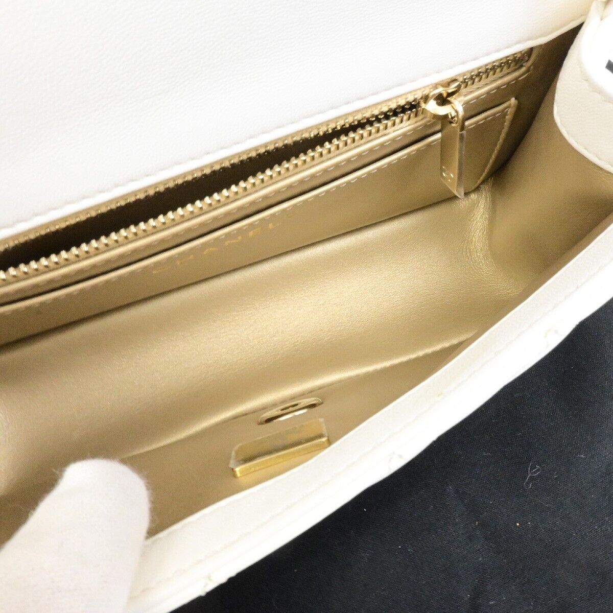 CHANEL CC Logo MatelasseFlap Chain Shoulder Bag Leather White GHW 892RF212