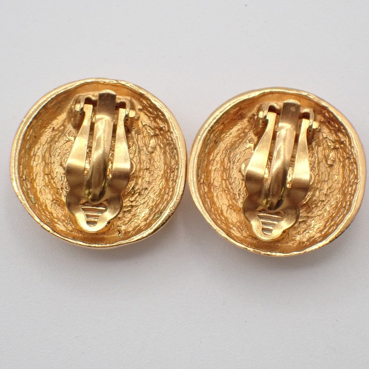 CHANEL Logo Imitation Pearl Round Button Earrings Clip-On Gold 61RF636