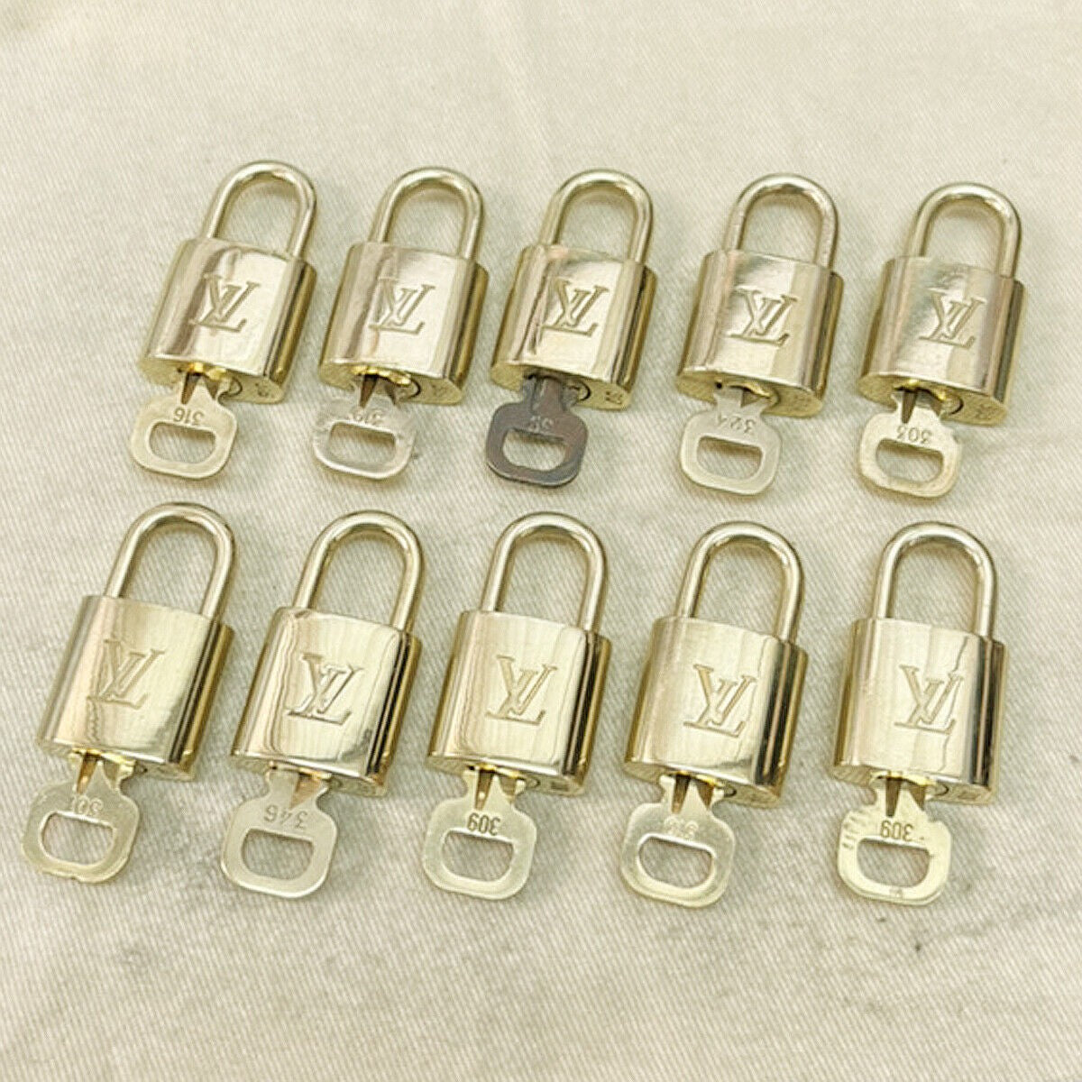 LOUIS VUITTON LV 10 SET PADLOCK KEY CHARM CADENA GOLD-PLATED FRANCE 35JF470