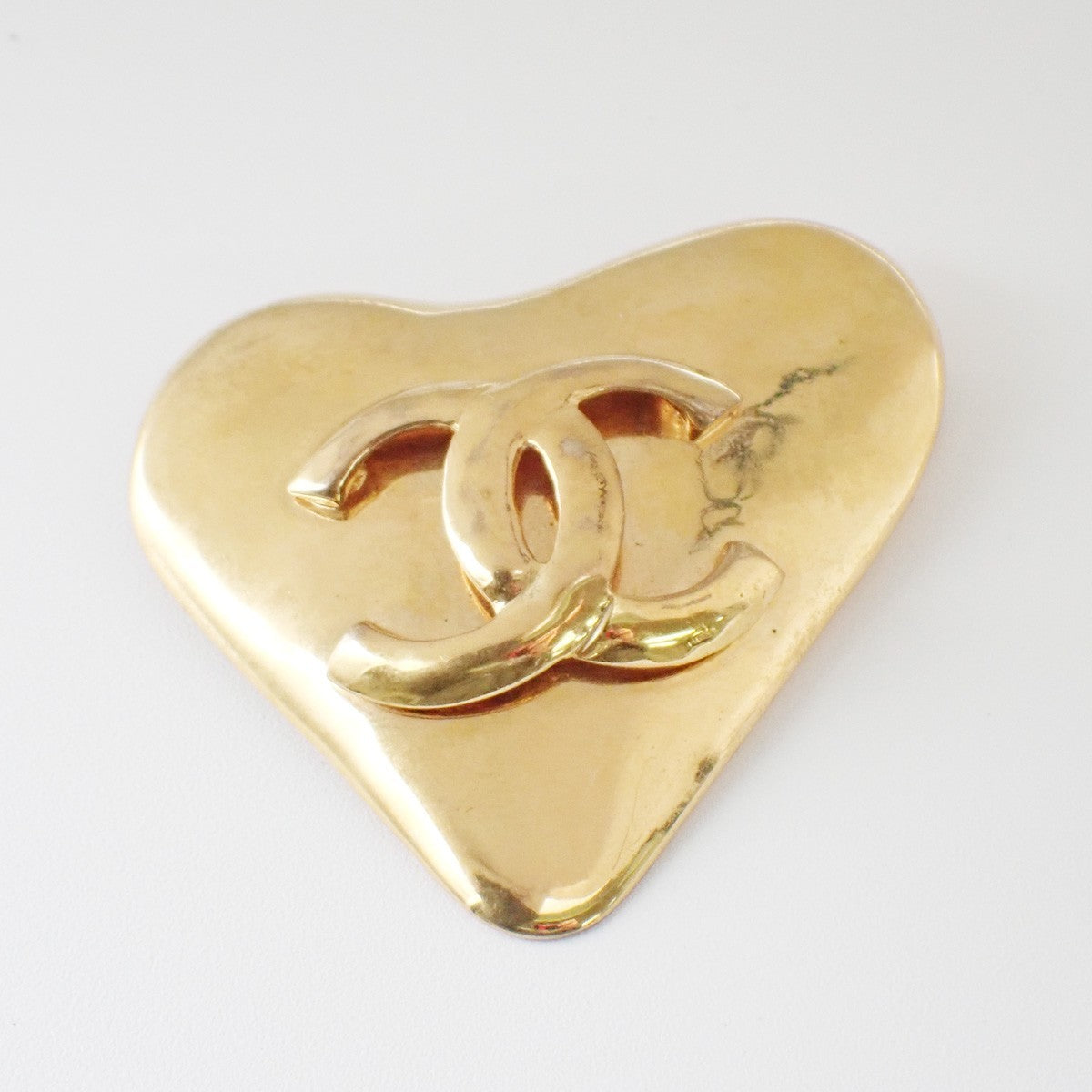 CHANEL CC Logo Heart Pin Brooch 93P Gold France Vintage 73RL810