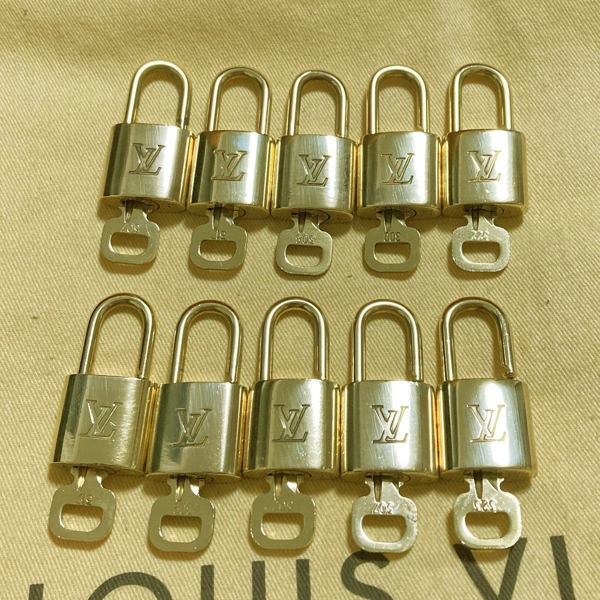 LOUIS VUITTON LV 10 SET PADLOCK KEY CHARM CADENA GOLD-PLATED FRANCE 31PDA299