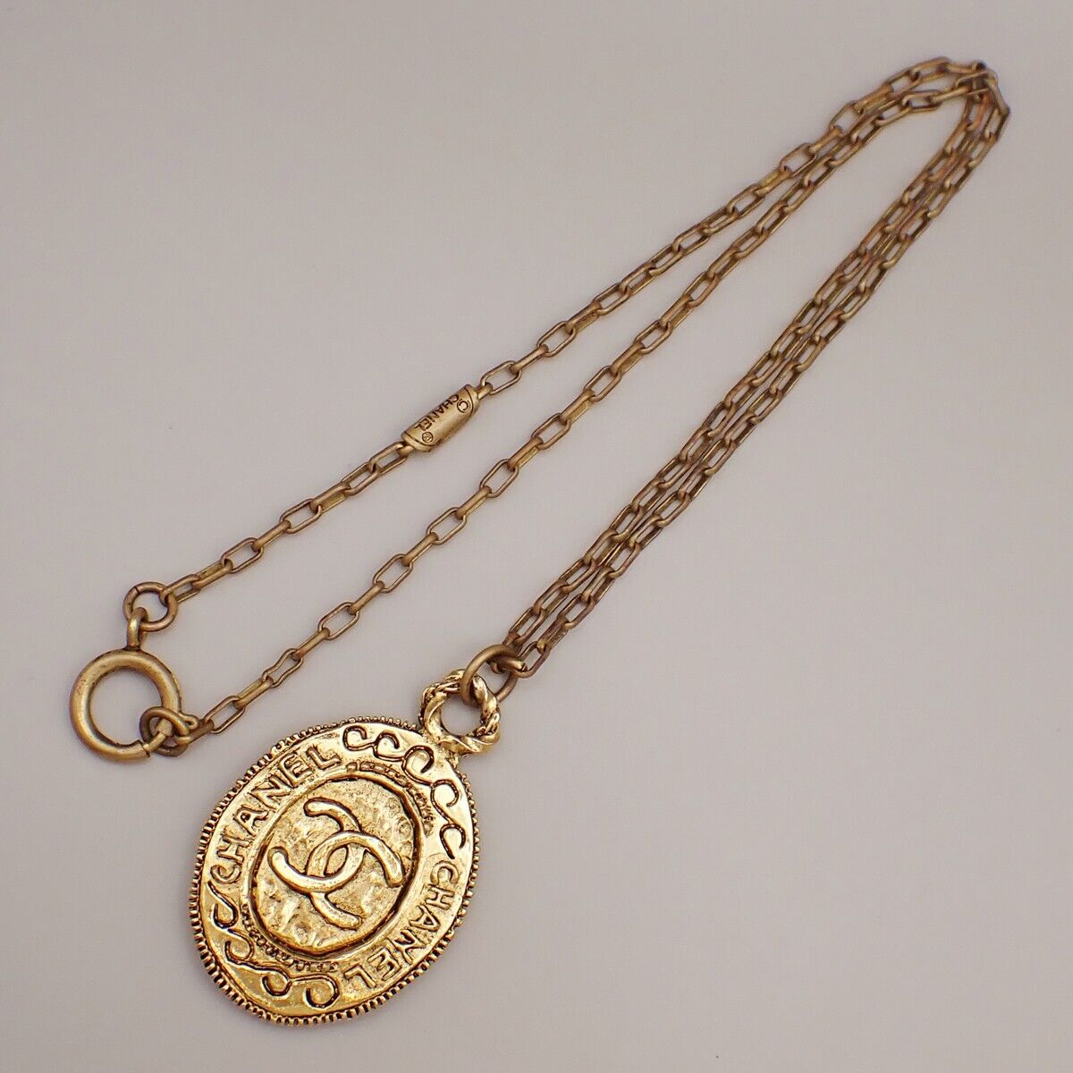 CHANEL CC Logo Chain Necklace Pendant Gold GHW France Vintage 37YG568