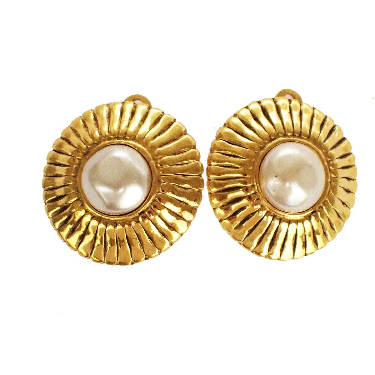 CHANEL CC Logo Imitation pearl Round Button Earrings Clip-On GHW Vintage 68YE014