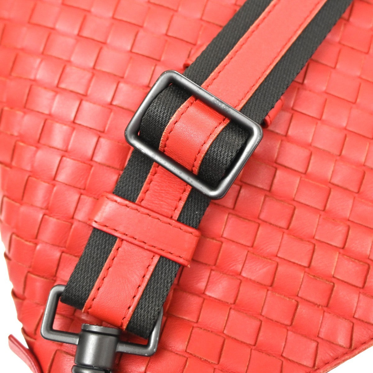 BOTTEGA VENETA Logo Intrecciato Crossbody Shoulder Bag Leather Red Italy 79KD210